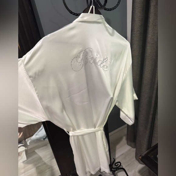 Victoria Secret White silk Bridal Robe. Like new - Picture 9 of 11